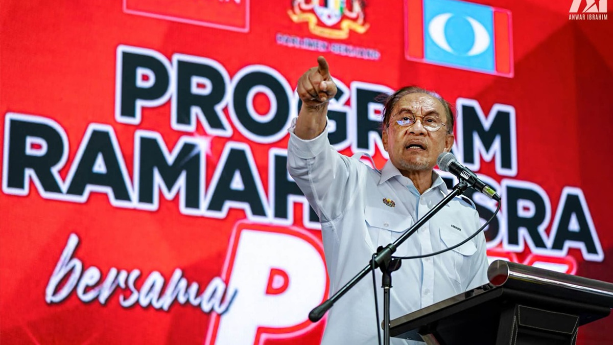 Anwar to Raise Durian Trade Access with China as Farmers Face Price Crisis
