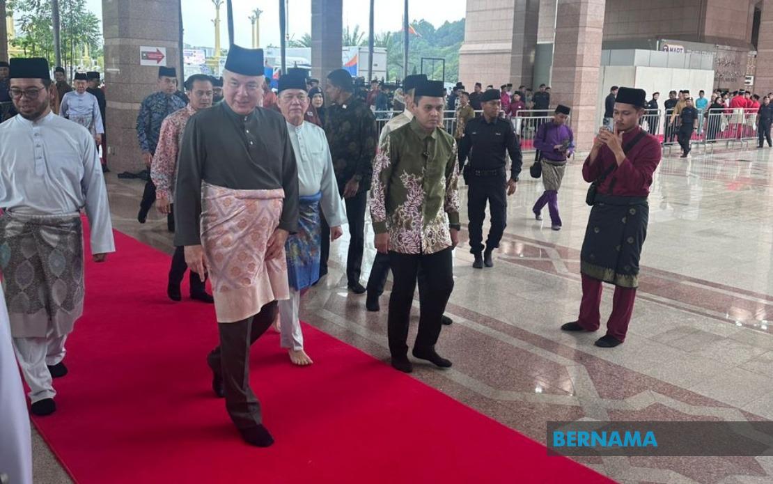 Sultan Nazrin Warns Against Rash Leadership, Calls for Strategic Thinking and Sacrifice