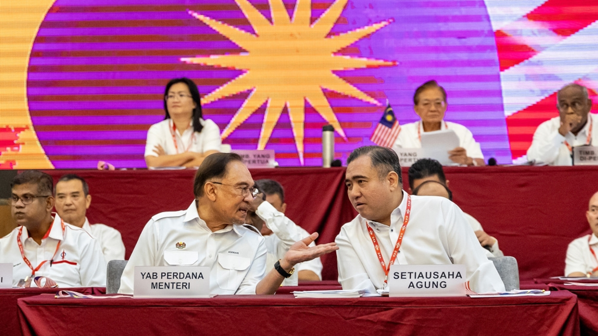 Anwar Calls on Melaka DAP to Reverse Exit Plan and Remain in State Government