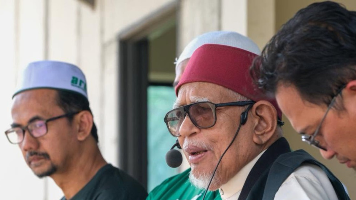 PAS Leader Abdul Hadi Calls for Broad Malay-Muslim Political Unity with Moderate Non-Bumiputera Partners