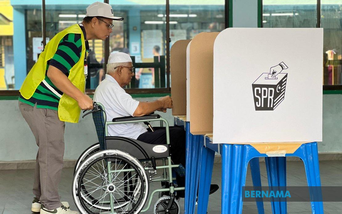 Johor's 16th State Election Kicks Off With All 1,076 Polling Centres Operating Smoothly