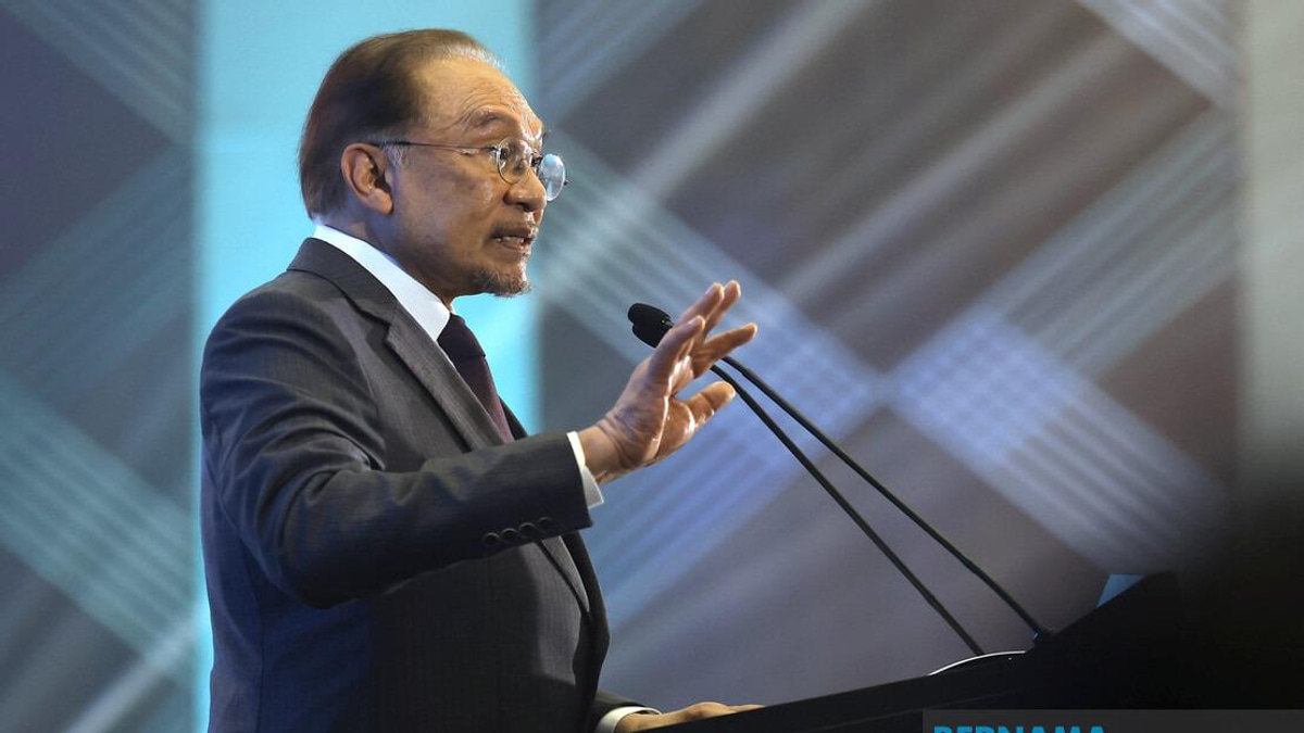 Malaysia Must Adopt Whole-of-Nation Security Strategy, Says PM Anwar