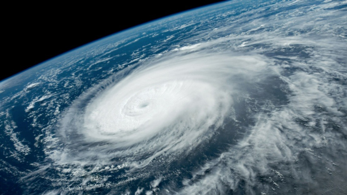 China Escalates Typhoon Alert as Dolphin Threatens Eastern Coast