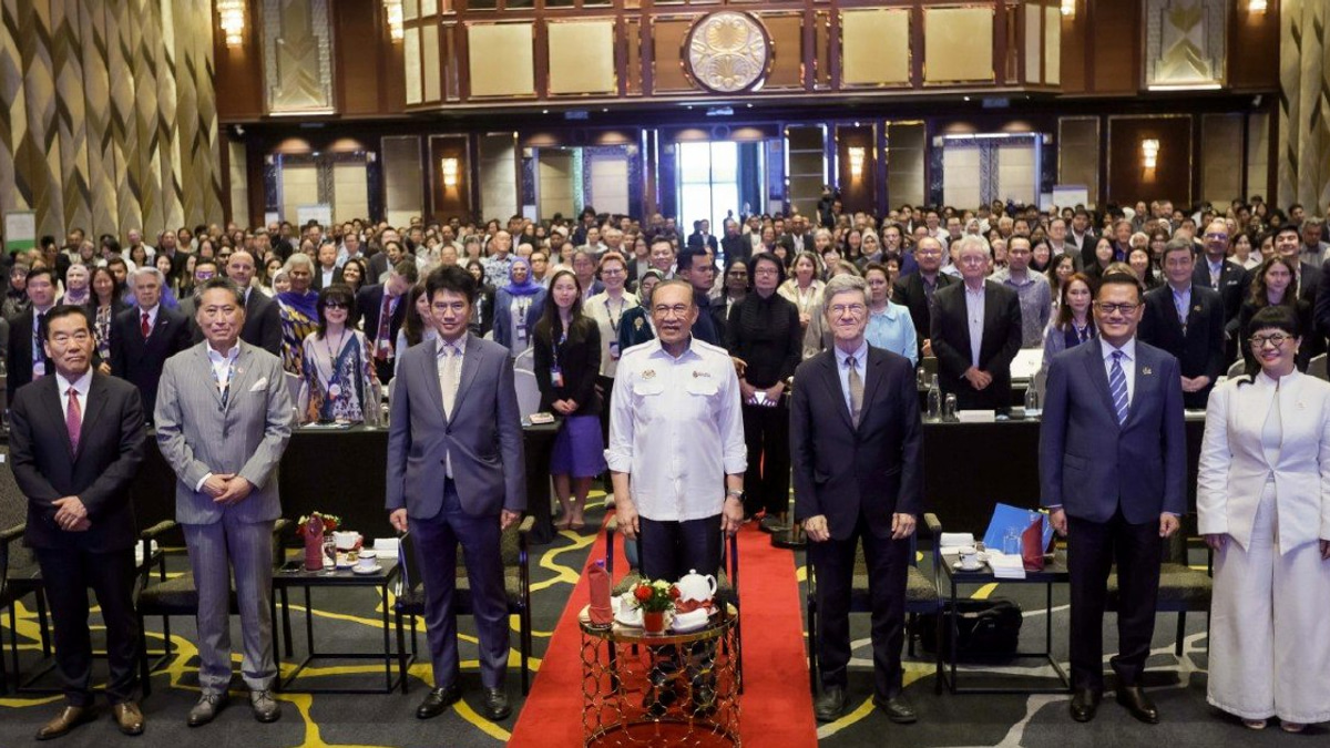 Malaysia Must Include Nuclear in Southeast Asia's Energy Future, Anwar Says