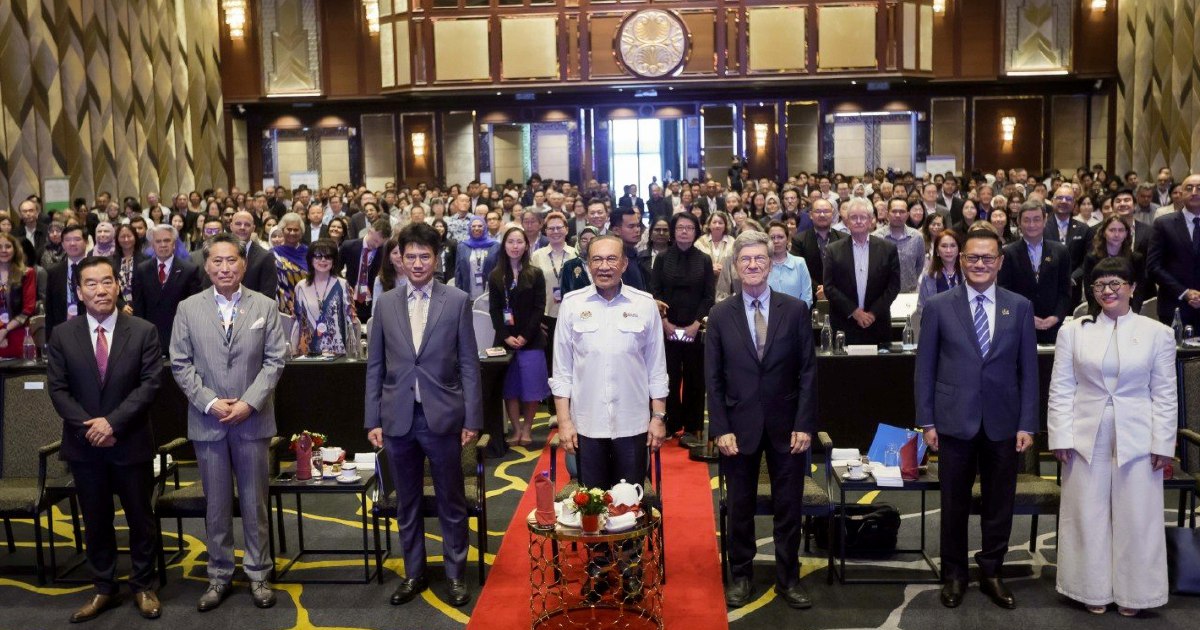 Malaysia Must Include Nuclear in Southeast Asia's Energy Future, Anwar Says