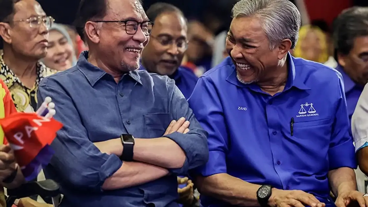 Zahid Counters Anwar's Poetry with Verse of His Own, Reaffirms BN's Coalition Commitment