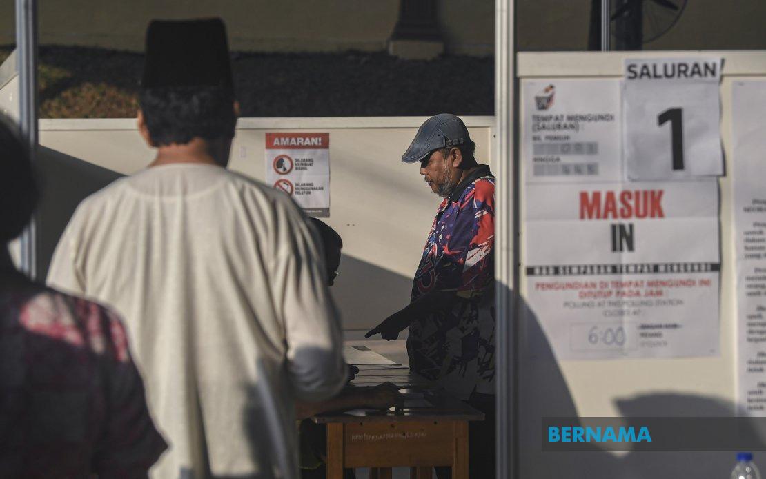 Federal Ministers Take Part in Johor State Election Day Voting