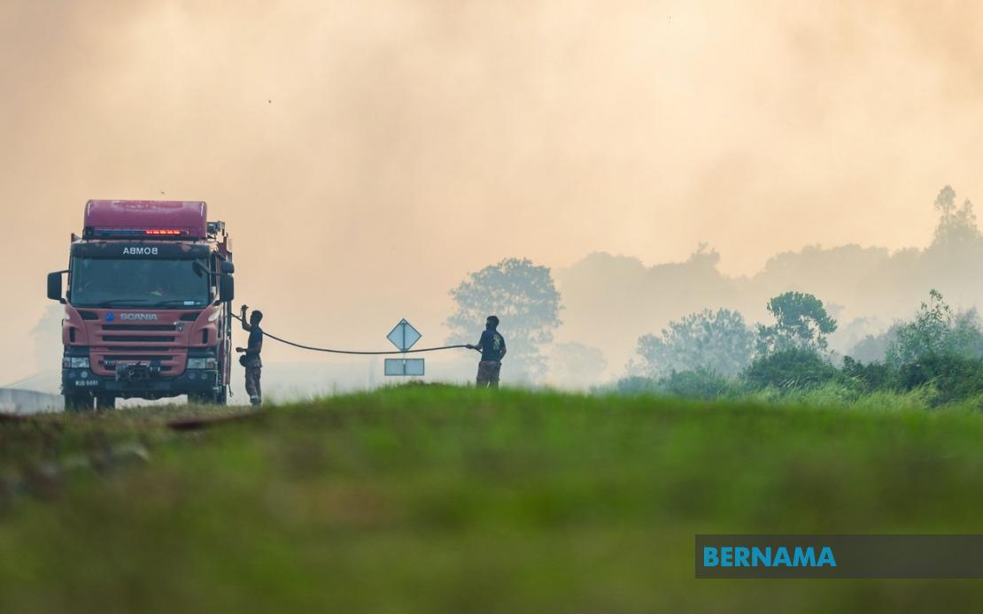 Over Half of Punggai-Sebana Cove Peatland Fire Contained as Firefighting Intensifies