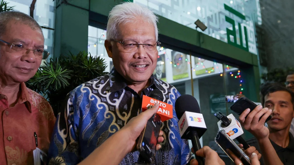 Perikatan Nasional Formally Notifies Dewan Rakyat of Hamzah Zainudin's Opposition Leader Status