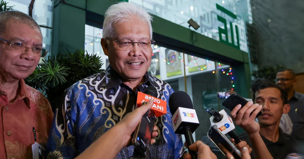 Perikatan Nasional Formally Notifies Dewan Rakyat of Hamzah Zainudin's Opposition Leader Status