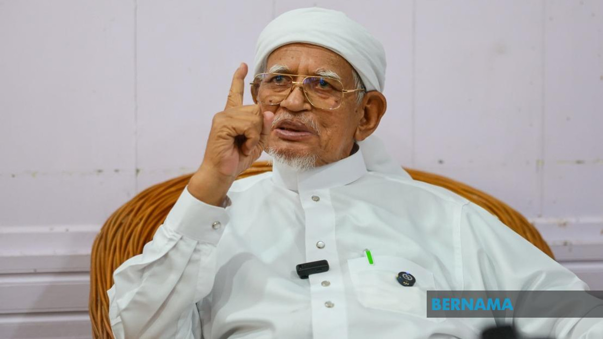 Hadi Claims Bersatu Has Lost PN Membership; Azmin Rejects Assertion