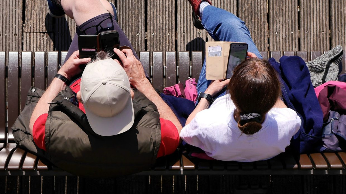 Parental phone distraction undermines child development, study warns