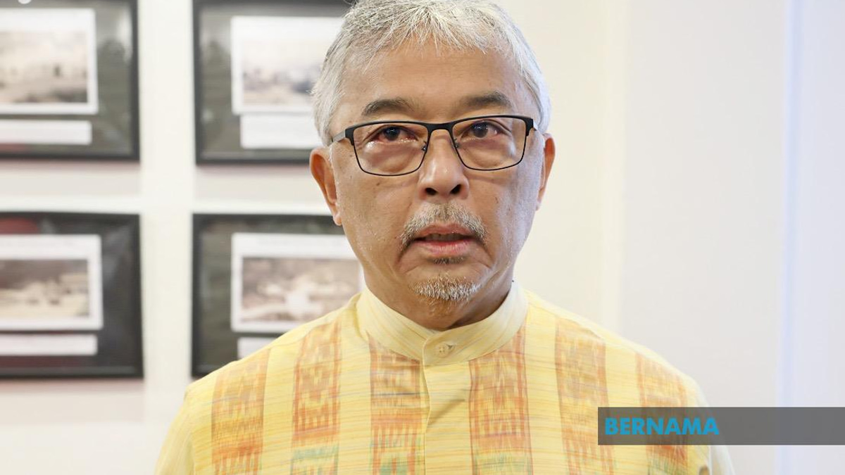 Pahang Sultan Marks Sekolah Sultan Ahmad's Centennial Milestone
