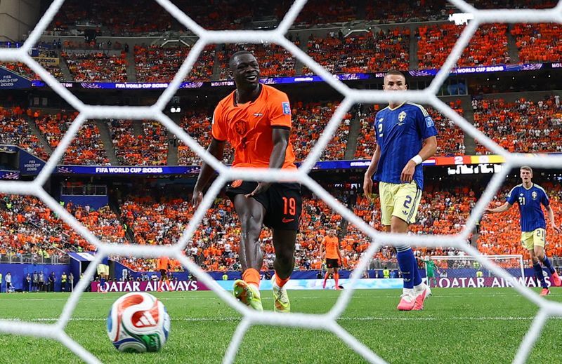 Brobbey's Clinical Display Marks Him Out as Memphis Depay's Natural Successor