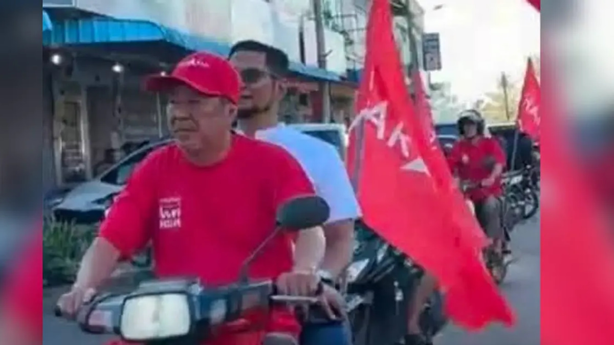Transport Minister Loke Criticises Pakatan, DAP Officials for Riding Without Helmets