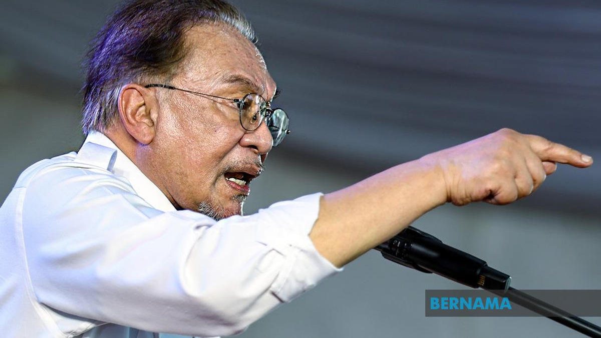 Anwar Intensifies Johor Campaign Push With Eight-Constituency Blitz