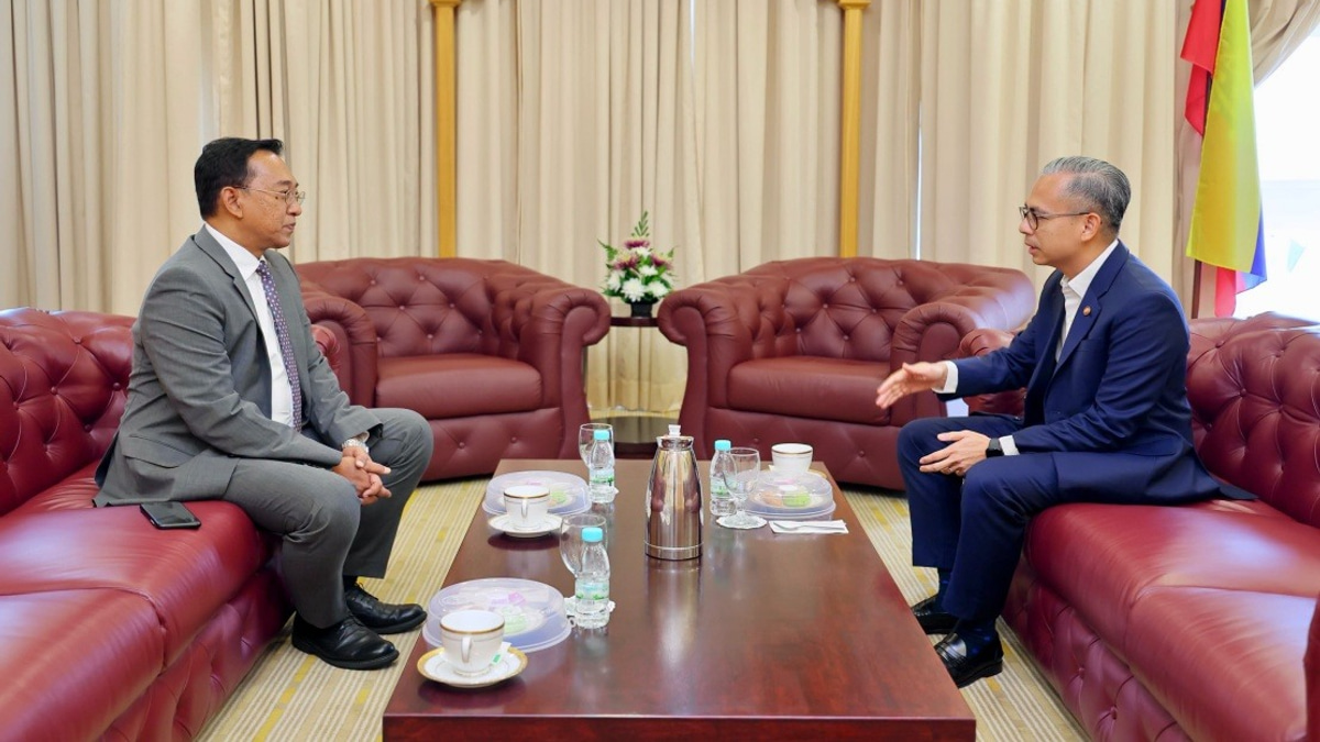 Fahmi Meets Lebanon Ambassador Anwar Udzir To Strengthen Diplomatic Ties