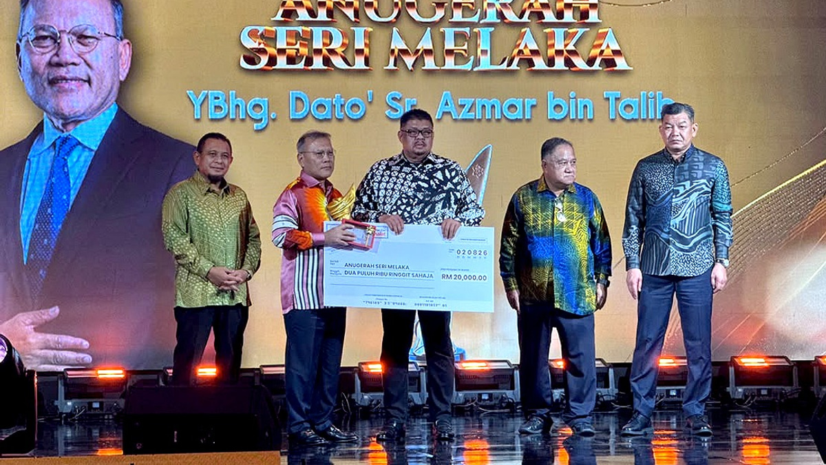 Melaka Chief Minister Urges State's High Achievers to Mentor Next Generation