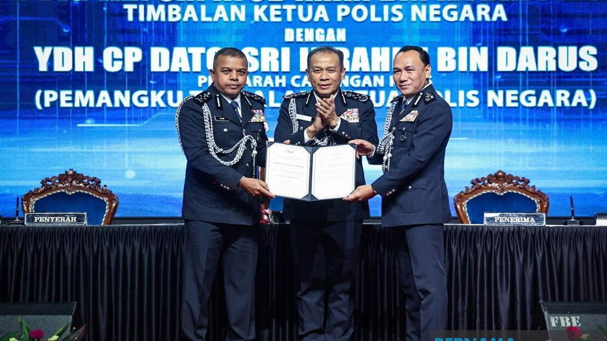 Ayob Khan's Principled Leadership Legacy Recognized as IGP Hands Over Deputy Role