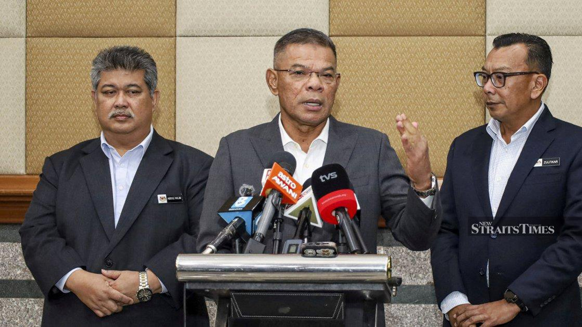 Police Must Maintain Standards, Says Saifuddin After Arresting 12 Officers in Extortion Case