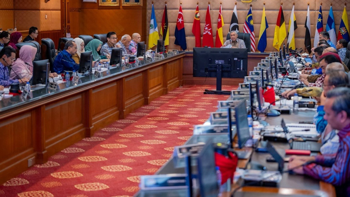Malaysia's Cost-of-Living Council Charts Path Forward on Rice, Healthcare, and Student Aid