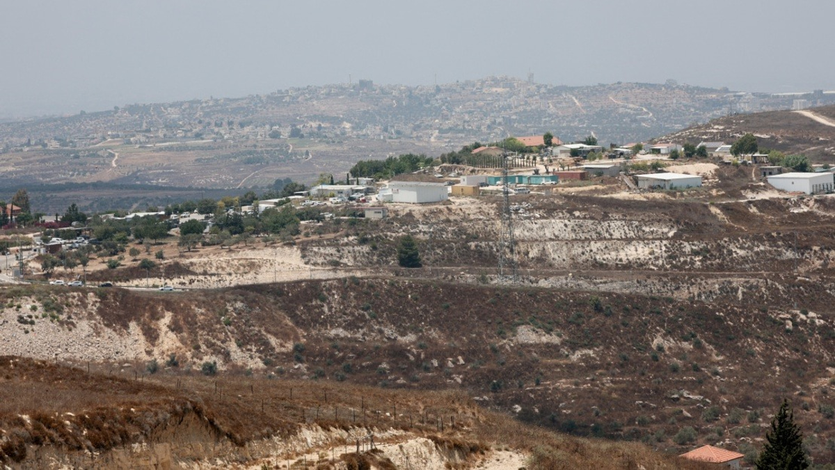 Israeli Forces Detain 40+ Palestinians in West Bank Raid Following Settlement Attack