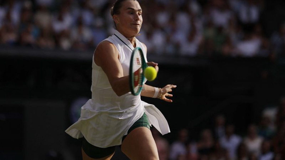 Osaka Stuns Top-Seeded Sabalenka to Reshape Wimbledon's Women's Draw