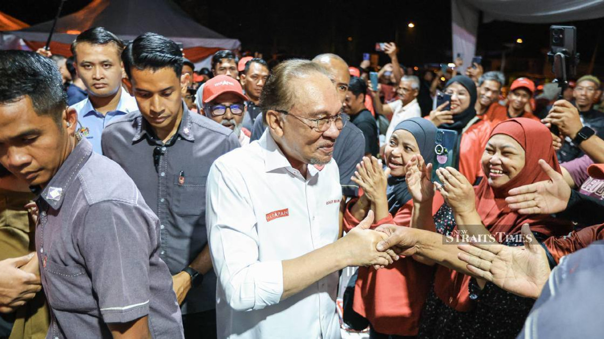 Anwar Calls on Johoreans Abroad to Return Home for State Election Vote