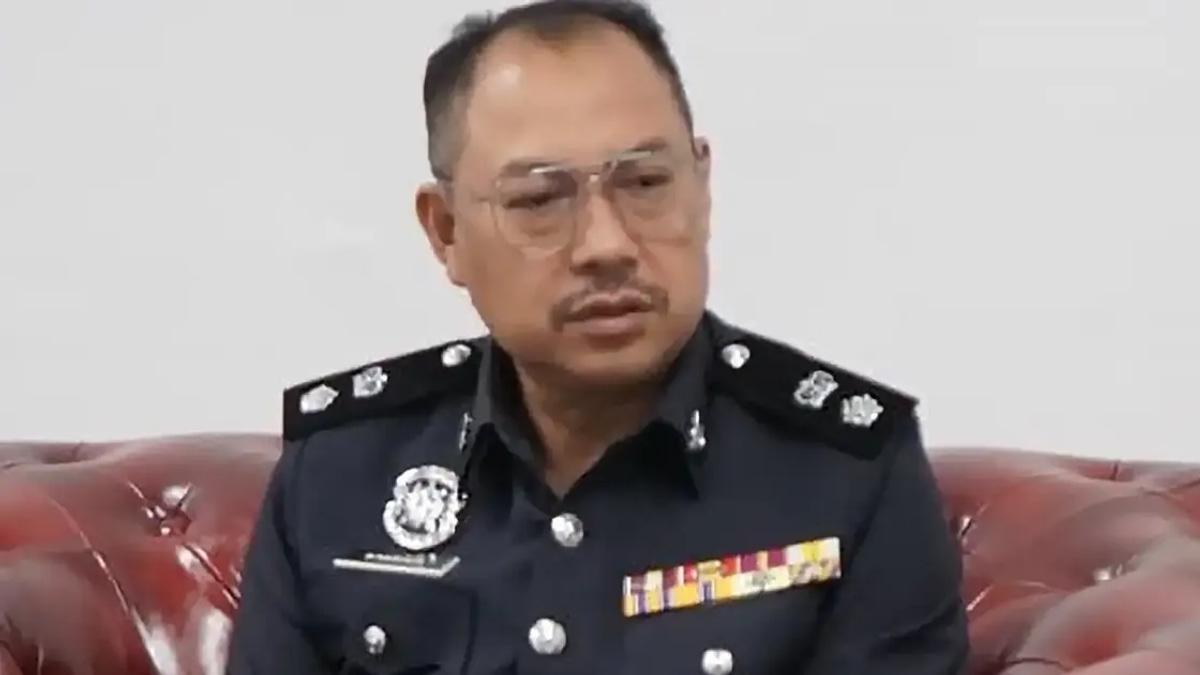 Suspect arrested after confronting police with parang during Jeli drug raid