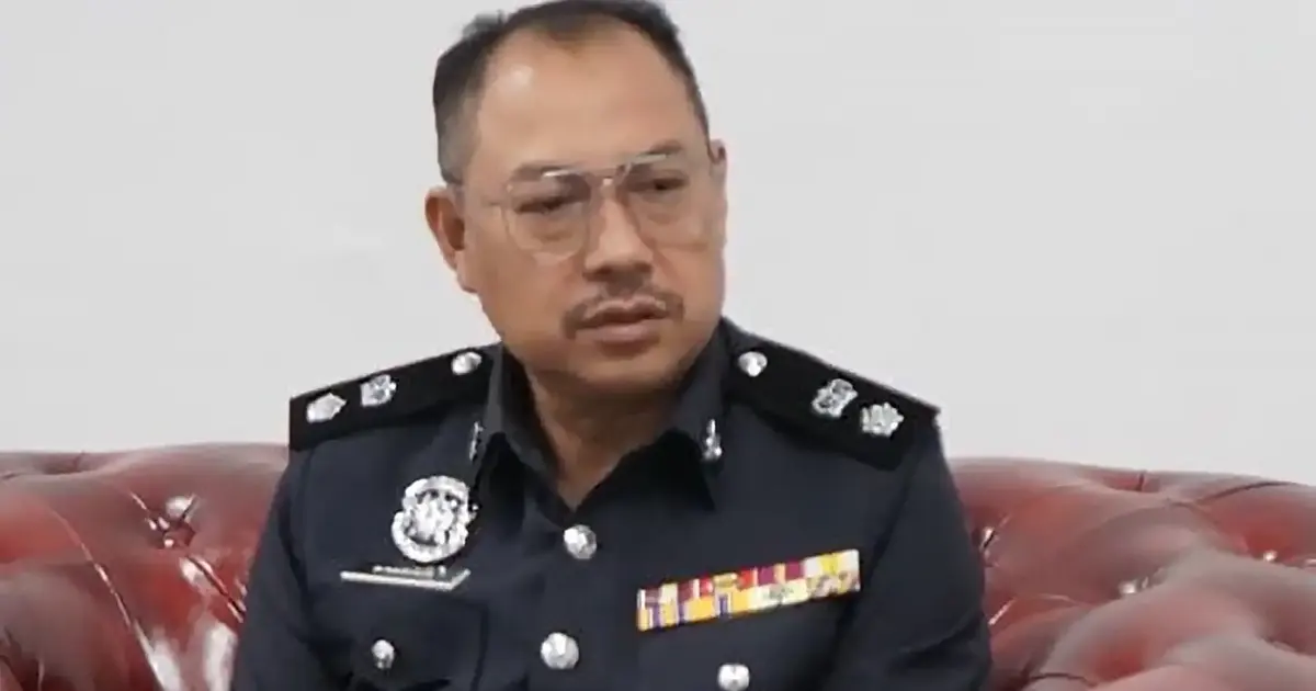 Suspect arrested after confronting police with parang during Jeli drug raid
