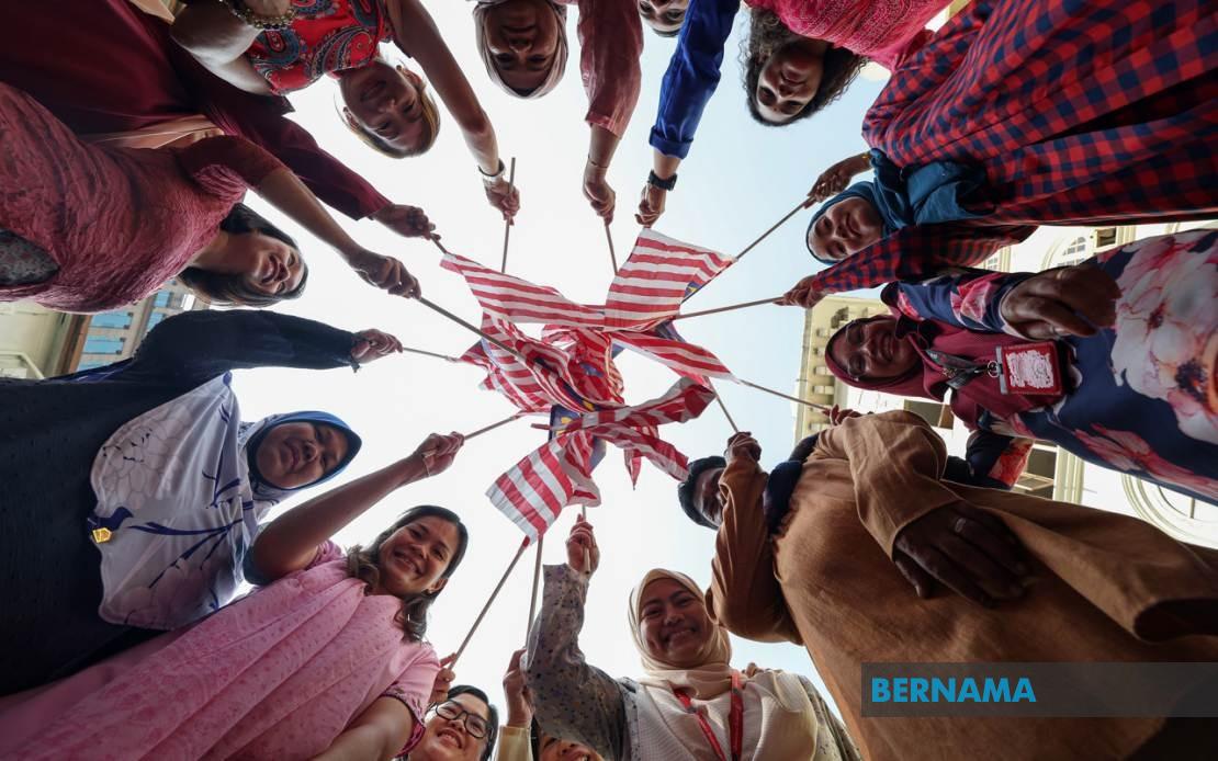 Anwar Calls on Malaysians to Protect Nation and Champion Unity Ahead of National Day