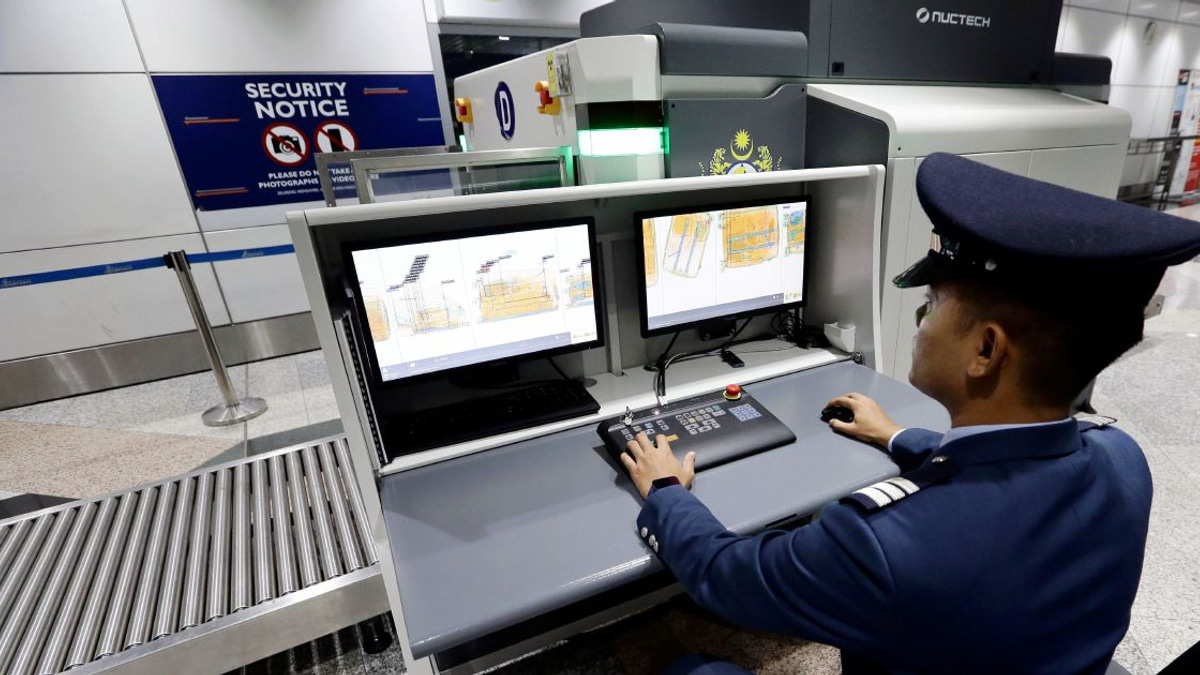 KLIA Screening Bottleneck Rooted in Procedure Gaps, Not Equipment Failures, Says Saifuddin