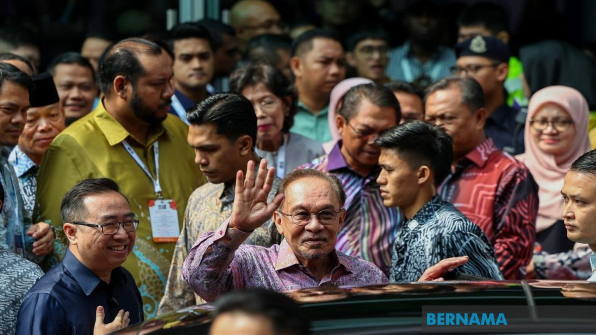 Anwar Mobilises Government Agencies to Locate Malaysians Caught in Nepal Floods