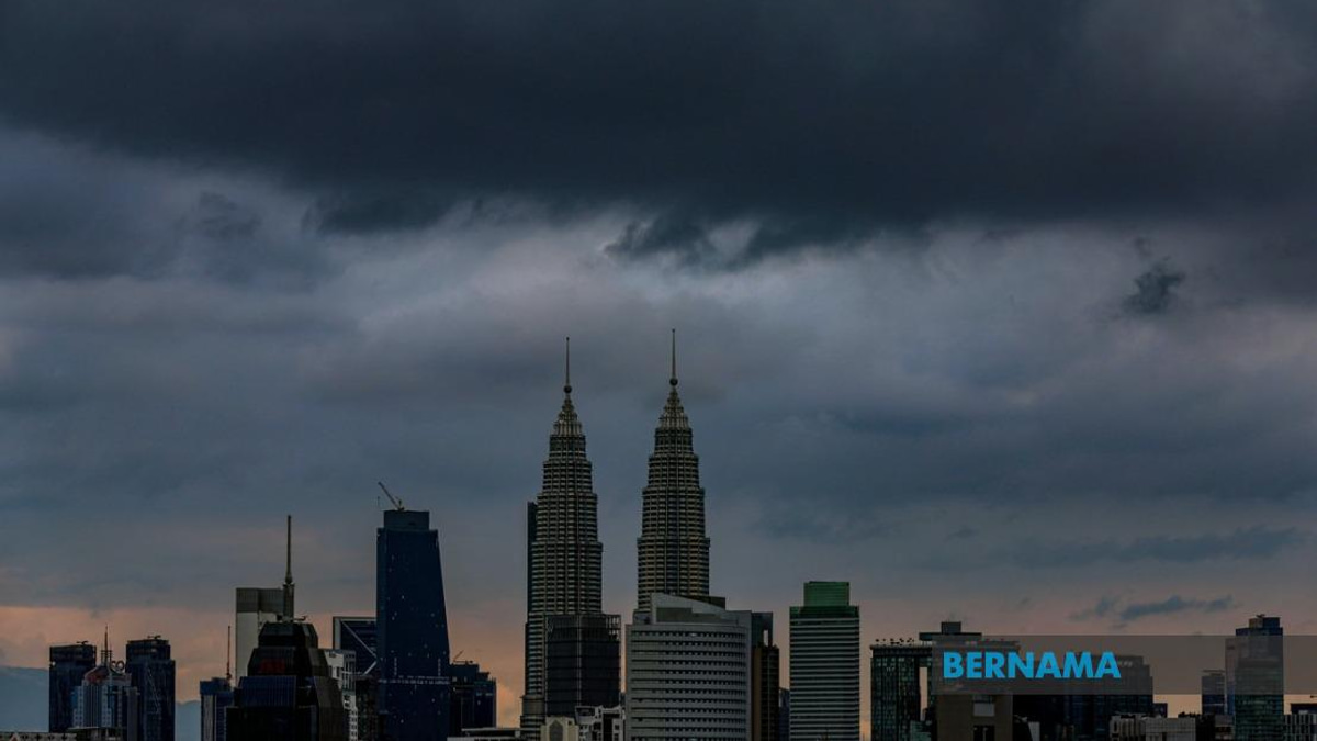 Thunderstorms and Heavy Rain to Batter KL, Putrajaya and 10 States Until Evening