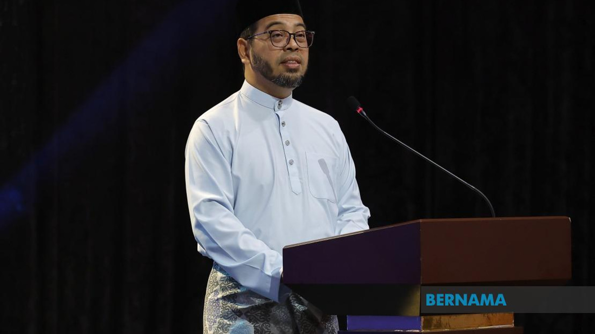 Muslims must set aside differences to strengthen ummah unity, says Zulkifli