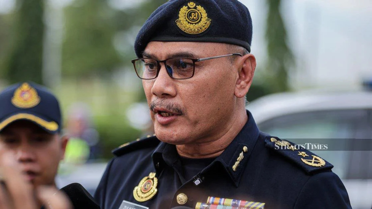 Johor RTD Takes Action Against Helmetless Riders During Election Campaign