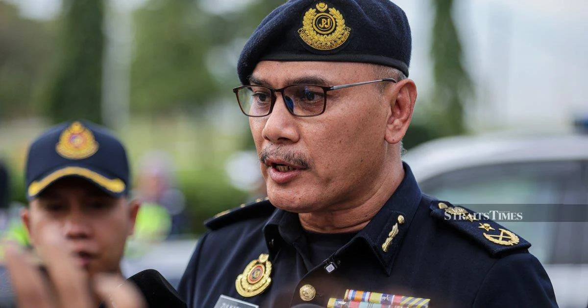 Johor RTD Takes Action Against Helmetless Riders During Election Campaign