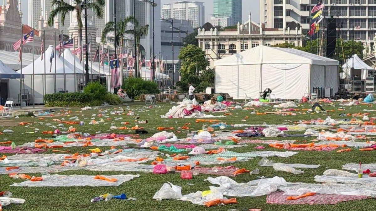 DBKL Launches Cleanup at Dataran Merdeka Following World Cup Final Viewing