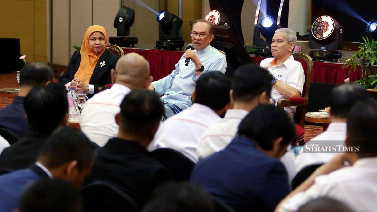 Anwar appeals to Prabowo over troubled Felda Eagle High investment