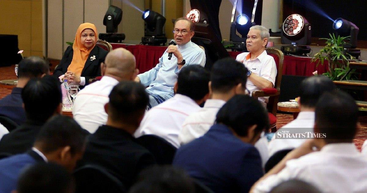 Anwar appeals to Prabowo over troubled Felda Eagle High investment