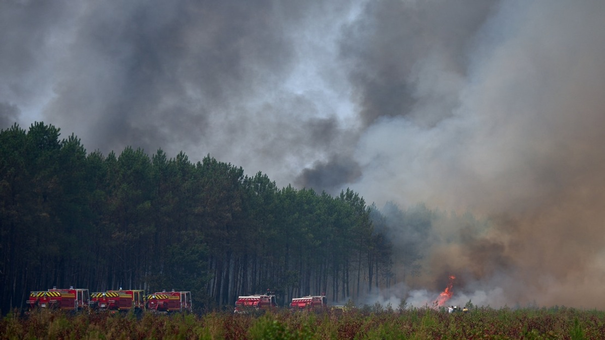France's Wildfire Crisis Deepens as 89 Firefighters Injured, 220,000 Evacuated