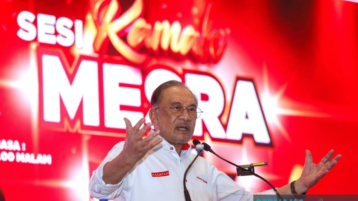 PM Anwar Warns Against Racial Politics, Defends Inclusive Governance