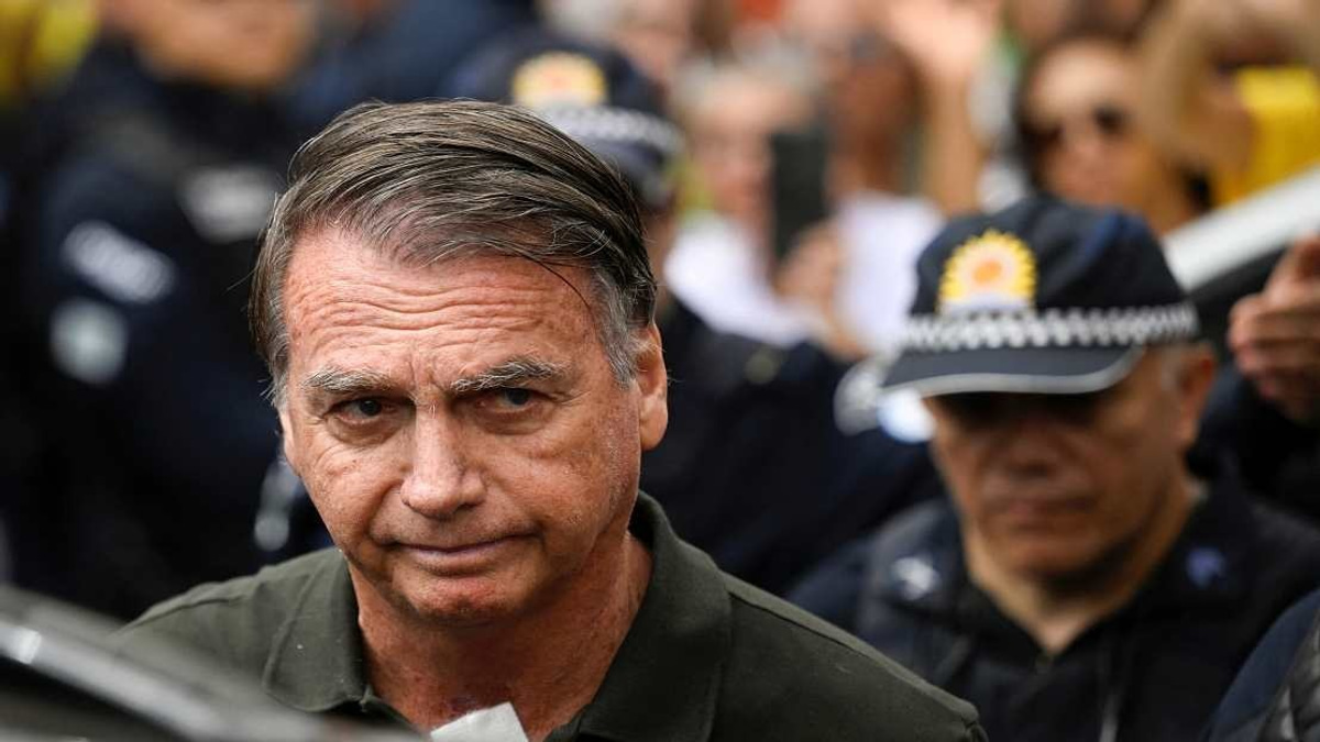 Brazilian Court Blocks Milei's Visit to Imprisoned Bolsonaro