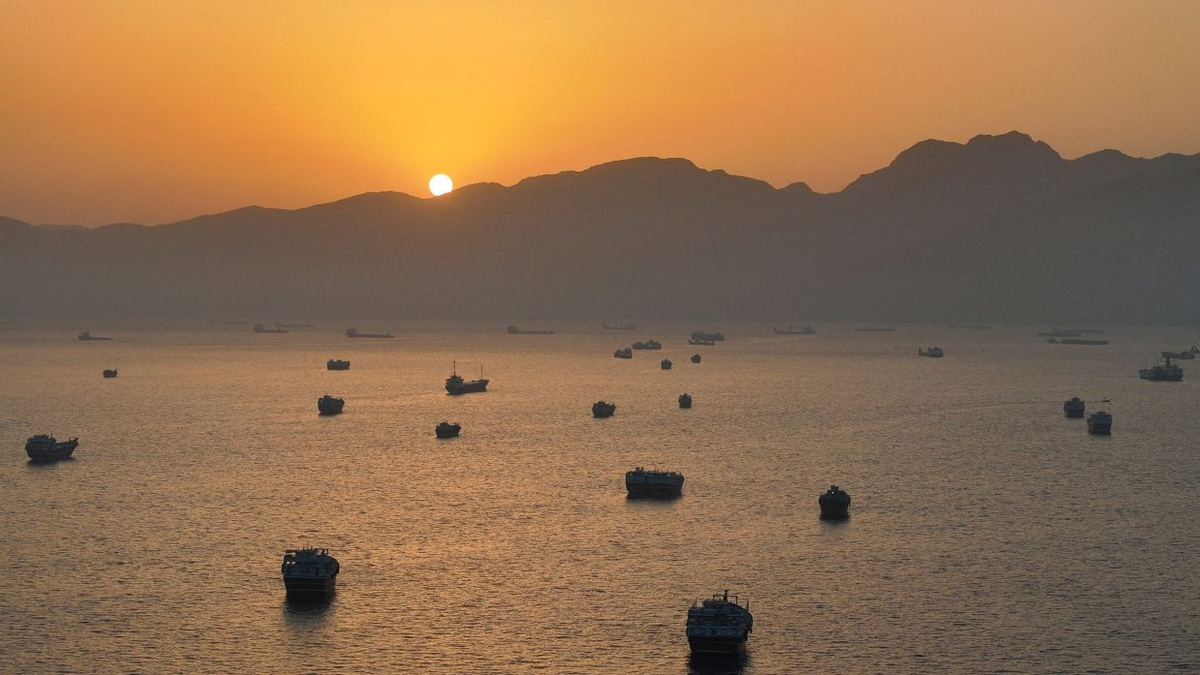 Oil tankers resume Gulf exodus as Iran-US deal eases Middle East shipping crisis
