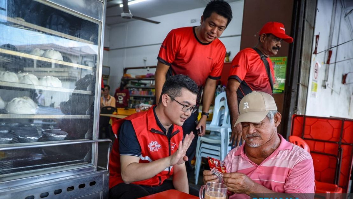 Chiong Banks on Service Record to Retain Bukit Batu in Johor Election