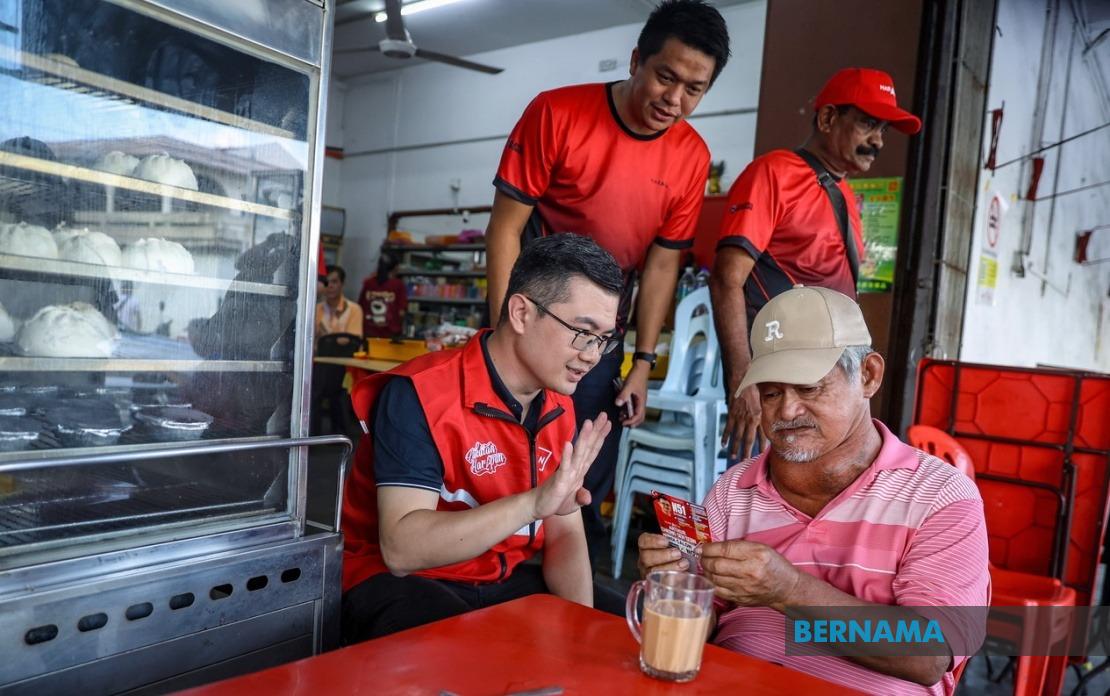 Chiong Banks on Service Record to Retain Bukit Batu in Johor Election