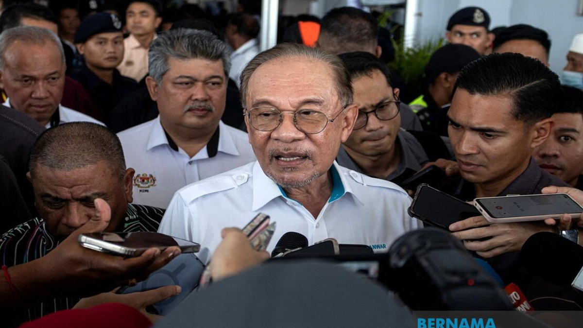 PM Anwar Warns Cabinet Members Against Attacking Federal Government in State Election Campaigns