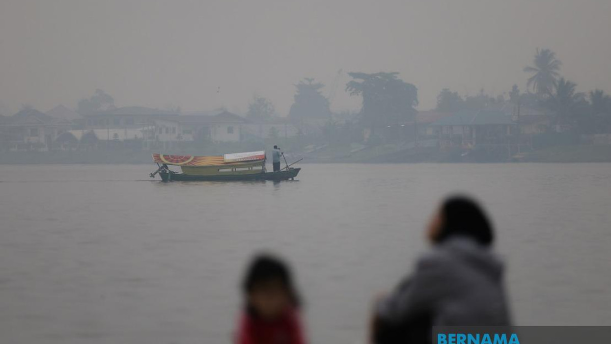 Malaysia Activates Cloud Seeding in Haze-Hit Areas as Dams Face Falling Water Levels