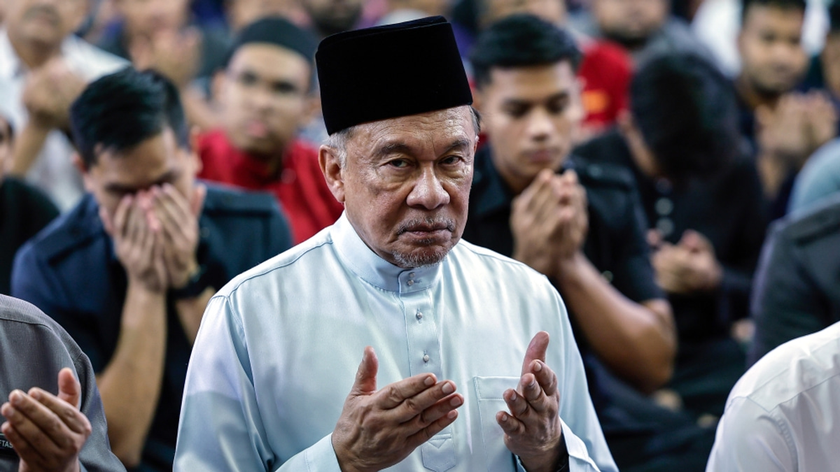 Anwar Ibrahim extends support to Sultan Ibrahim ahead of medical procedure