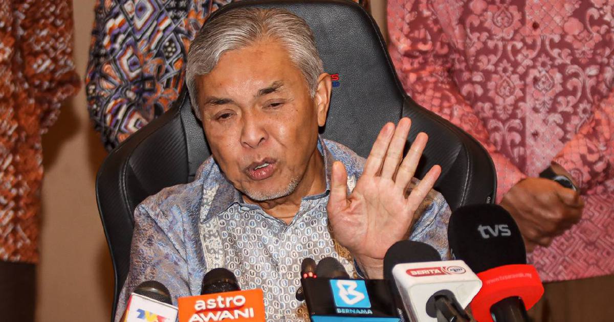 Zahid Rules Out Attempts to Unseat Anwar, Reaffirms BN Commitment to Unity Government